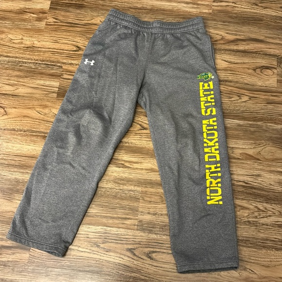LIKE NEW! Mens Under Armour NDSU sweatpants- size Large - Picture 1 of 6